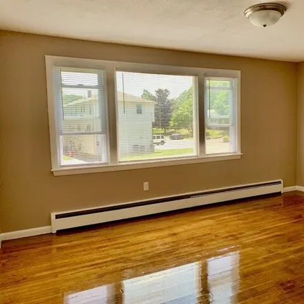 Image 4 - 29 Walker Avenue Extension, Milford, MA 01757, USA - Apartment for rent