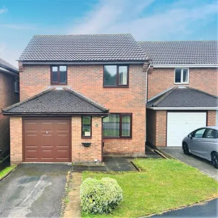 Buy this 3 bed house on Hatcliffe Close in Grantham, NG31 8FE