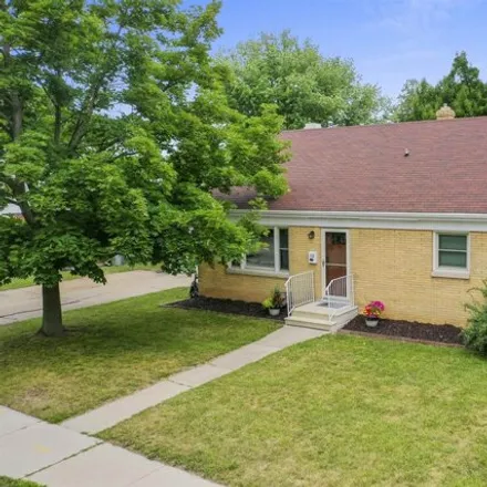 Buy this 4 bed house on 1106 Thorndale Street in Green Bay, WI 54304