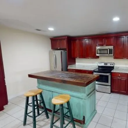 Buy this 5 bed apartment on 511 Red Oak Drive in College Park, Gulfport