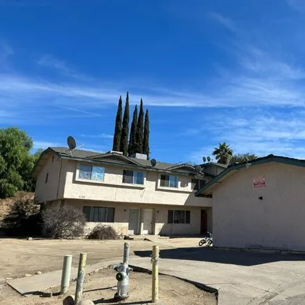 Buy this studio house on Hill Dale Plaza in Bakersfield, CA 93306