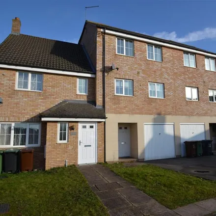 Rent this 3 bed townhouse on Bunting Road in Corby, NN18 8RR
