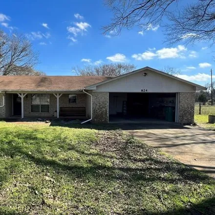 Buy this 3 bed house on 898 Stardust Lane in Fairfield, TX 75840