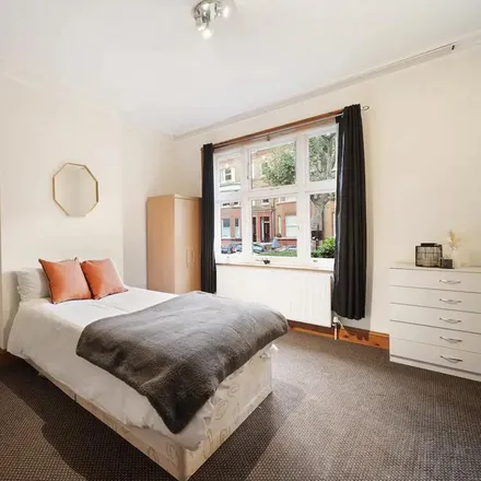 Rent this 1 bed room on Carlton Mansions in Randolph Avenue, London