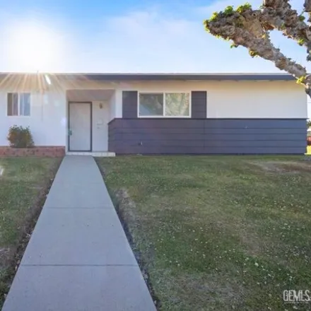 Buy this 3 bed house on 2679 Elmer Lane in Kern County, CA 93308