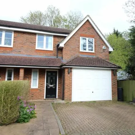 Rent this 4 bed duplex on Belsham Close in Chesham, HP5 2EW