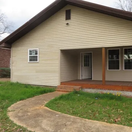 Buy this 3 bed house on 513 Walnut Street in Centreville, Bibb County