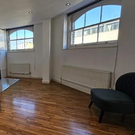 Image 2 - Gardners Bags, 149 Commercial Street, Spitalfields, London, E1 6BJ, United Kingdom - Apartment for rent