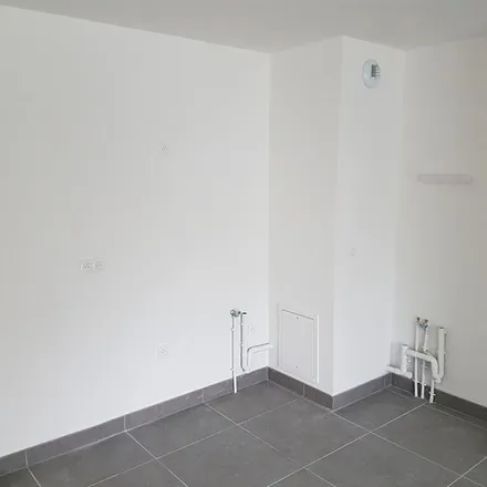 Rent this 3 bed apartment on 24 Rue Narcisse Guilbert in 76130 Mont-Saint-Aignan, France
