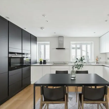 Rent this 4 bed townhouse on 7 Stanhope Terrace in London, W2 2UA