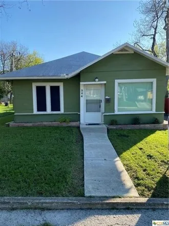 Rent this 3 bed house on 356 South Mesquite Avenue in Highland Park, New Braunfels
