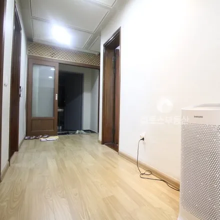 Rent this 4 bed apartment on 서울특별시 강남구 역삼동 682-15