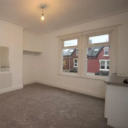 Image 3 - Bracken Edge Store, 2 Roundhay Avenue, Leeds, LS8 4DU, United Kingdom - Apartment for rent