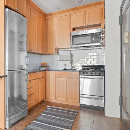 Image 3 - 225 East 47th Street, New York, NY 10017, USA - Apartment for sale