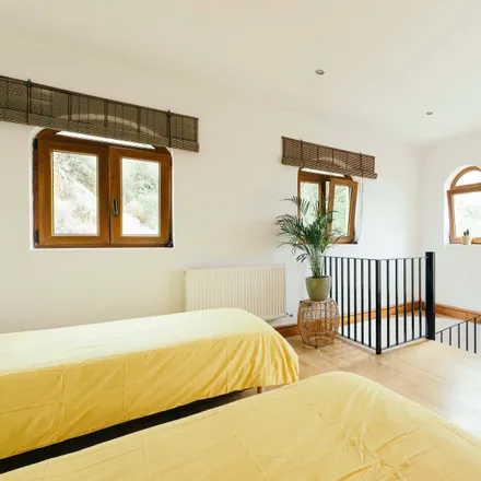 Rent this 4 bed room on Avenida Rey Juan Carlos in 29100 Coín, Spain