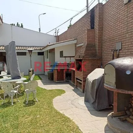 Buy this 1studio house on Jirón El Bucaré 274 in La Molina, Lima Metropolitan Area 10051