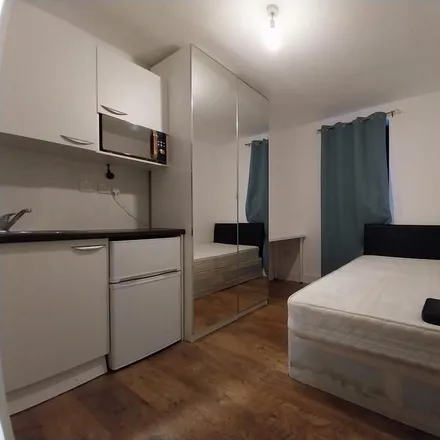 Rent this studio townhouse on St. Marys Road in London, IG1 1QU