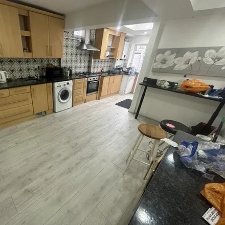 Rent this 4 bed townhouse on Lucas Street in Cardiff, CF24 4FH