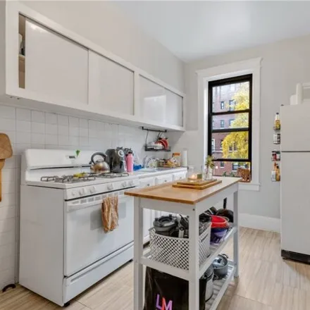 Image 4 - 42-10 34th Avenue, New York, NY 11101, USA - House for sale