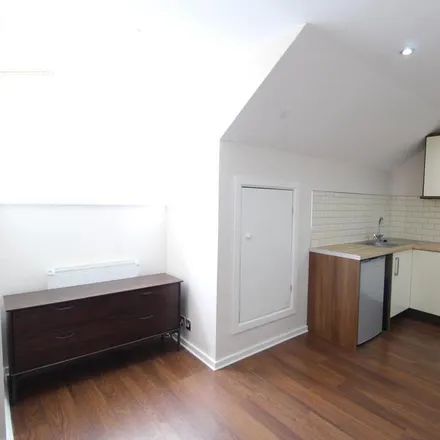 Image 3 - Flyboat House, 54-75 Navigation Walk, Leeds, LS10 1JF, United Kingdom - Apartment for rent