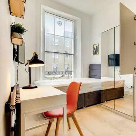 Rent this studio apartment on 189 Gloucester Place in London, NW1 6BU