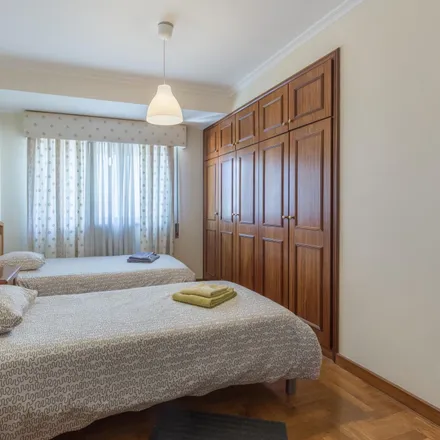 Rent this 5 bed room on Escola Secundária António Nobre in Rua Hernâni Torres 128, 4200-105 Porto