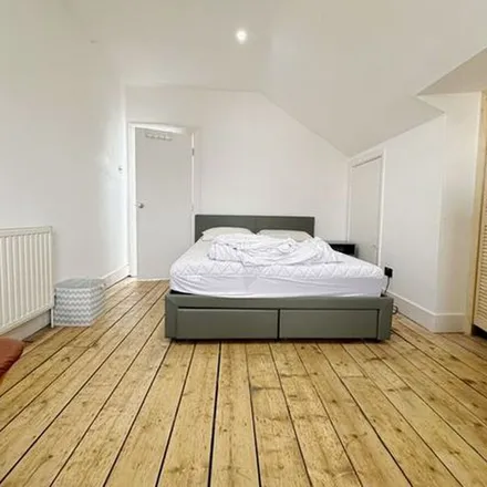 Rent this 5 bed duplex on 11 Norwich Road in London, E7 9JH