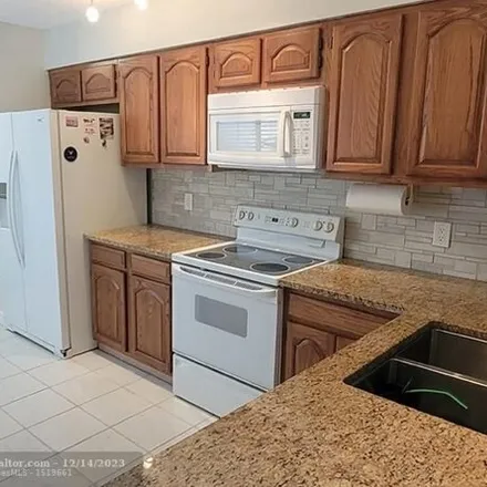 Image 5 - Cypress Glen Drive, Coral Springs, FL 33071, USA - Townhouse for rent
