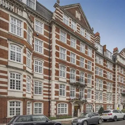 Rent this 4 bed house on Hanover House in St John's Wood High Street, London