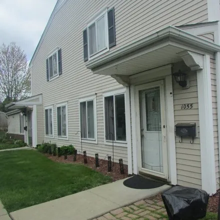 Buy this 2 bed townhouse on unnamed road in Prospect Heights, Wheeling Township