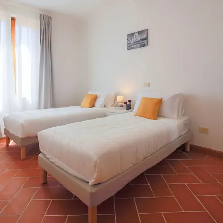 Image 2 - Via San Zanobi, 37 R, 50129 Florence FI, Italy - Apartment for rent