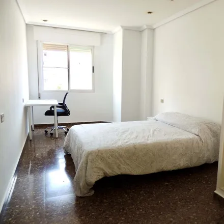 Rent this 5 bed room on Calle Félix Breva in 12002 Castelló de la Plana, Spain