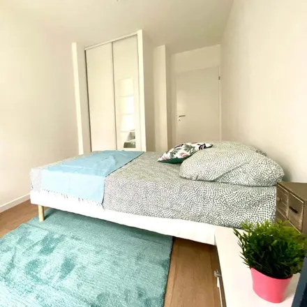 Rent this 4 bed room on 2 Rue Mozart in 92110 Clichy, France