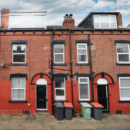 Rent this 2 bed townhouse on Whingate Avenue in Leeds, LS12 3RE