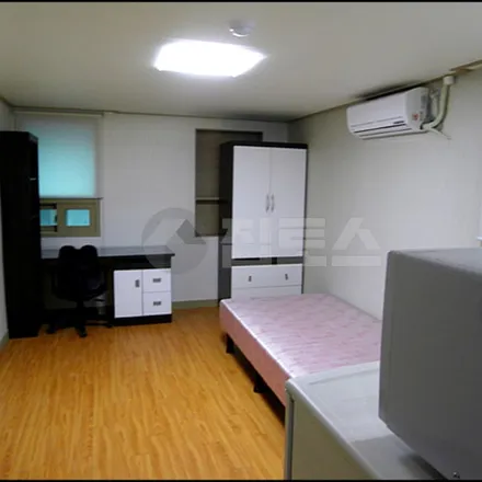 Rent this studio apartment on 서울특별시 강남구 논현동 174-16