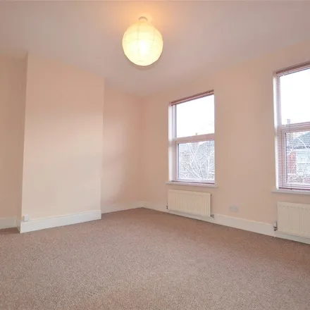 Image 5 - 31 Cleeve View Road, Cheltenham, GL52 5NH, United Kingdom - Apartment for rent