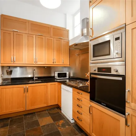 Rent this 3 bed apartment on 17/18 Westbourne Street in London, W2 2TZ