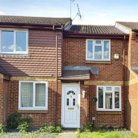 Rent this 2 bed townhouse on unnamed road in Slough, SL1 5DQ