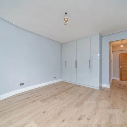Rent this 5 bed apartment on Heathway Court in Finchley Road, Childs Hill