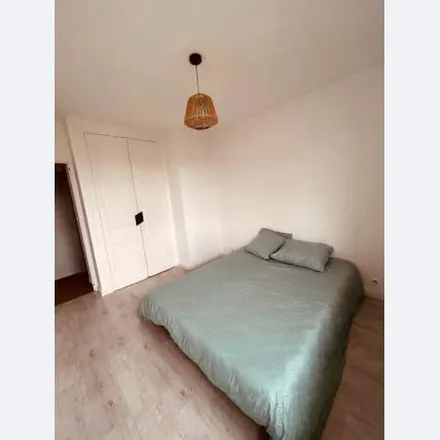 Rent this 3 bed apartment on P.E.E.P. Union Locale du Libournais Parents d'Elèves de l'Enseignement Public in 31 Rue Michel Montaigne, 33500 Libourne