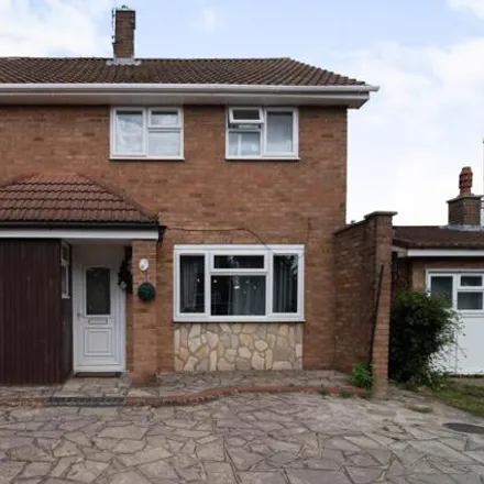 Buy this 2 bed house on Bonnygate in Basildon, SS14 2QN