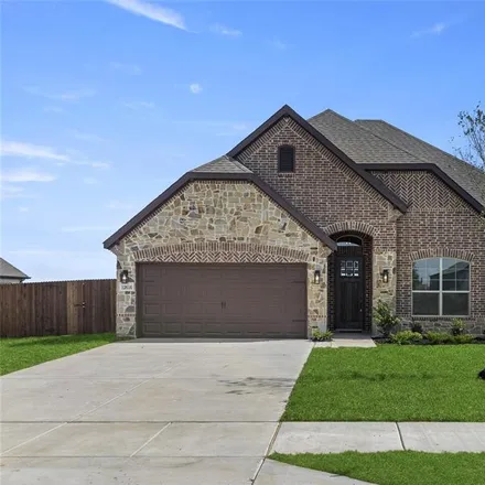 Buy this 3 bed house on 800 Forest Edge Drive in Arlington, TX 76013