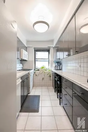 Image 7 - 93-02 34th Avenue, New York, NY 11372, USA - Apartment for sale