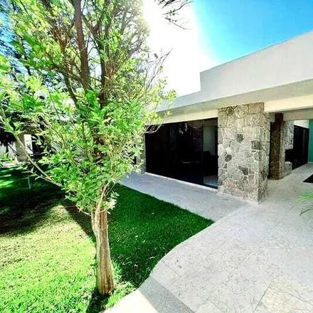 Buy this 3 bed house on Avenida General Emiliano Zapata in Jiutepec Centro, 62550 Jiutepec