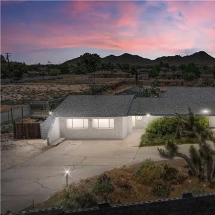 Buy this 4 bed house on 14950 Dakota Rd in Apple Valley, California
