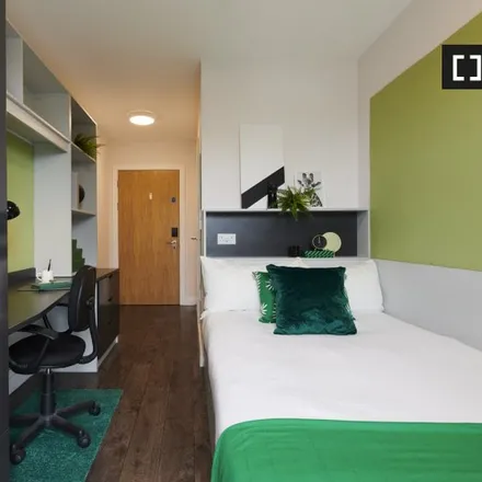 Rent this 18 bed apartment on Binary Hub in Bonham Street, Dublin