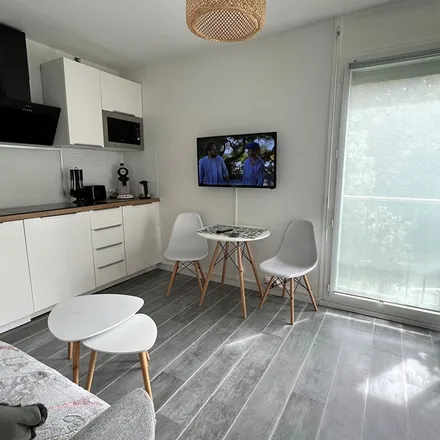 Rent this 1 bed apartment on 8 Passage Ronsin in 77300 Fontainebleau, France