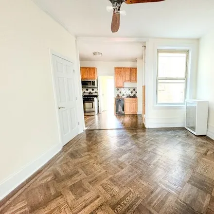 Image 1 - 580 Grand Street, New York, NY 11206, USA - House for rent