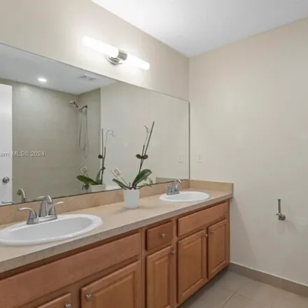 Image 3 - 385 Northeast 194th Terrace, Miami-Dade County, FL 33179, USA - Townhouse for rent