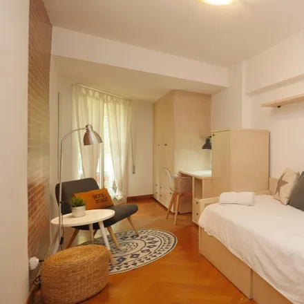 Rent this 4 bed room on American Flaming in Carrer de Wellington, 08001 Barcelona